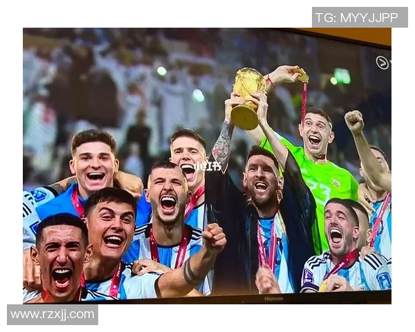 梅西荣获年度最佳球员奖项现场感动瞬间引发全场欢呼